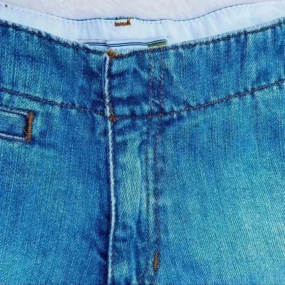 Old Navy Med Wash “70’s Style” Denim Jean Shorts - Picture 4 of 11